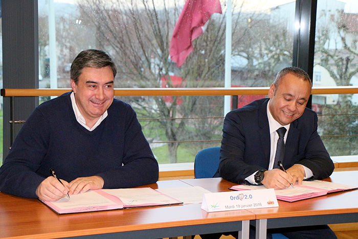 Signature de la convention ordi 2.0 entre la mairie, représentée par le maire Patrick Cassany, et le groupe Gifi, représentée par Thierry Boukhari, directeur délégué. Signature de la convention ordi 2.0 entre la mairie, représentée par le maire Patrick Cassany, et le groupe Gifi, représentée par Thierry Boukhari, directeur délégué.