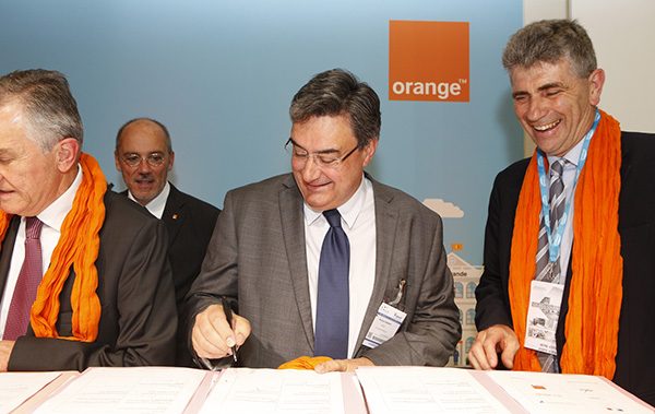 signature de convention de programmation des déploiements de la fibre signature de convention de programmation des déploiements de la fibre