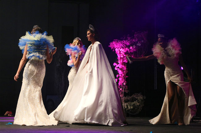 Présentation de Miss France 2016, Iris Mittenaere, et de ses dauphines Présentation de Miss France 2016, Iris Mittenaere, et de ses dauphines