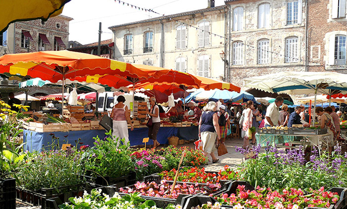 Marché du samedi matin à Villeneuve-sur-Lot Marché du samedi matin à Villeneuve-sur-Lot