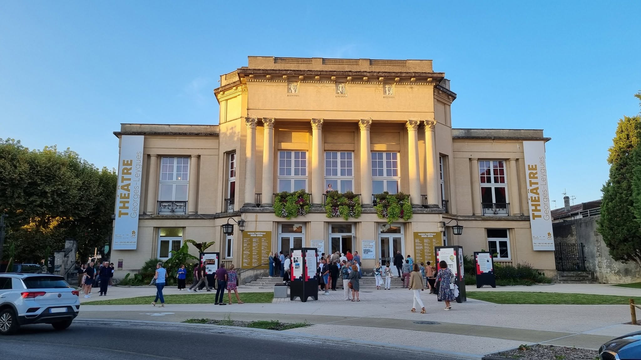 Façade du Théâtre Georges-Leygues Façade du Théâtre Georges-Leygues à Villeneuve-sur-Lot