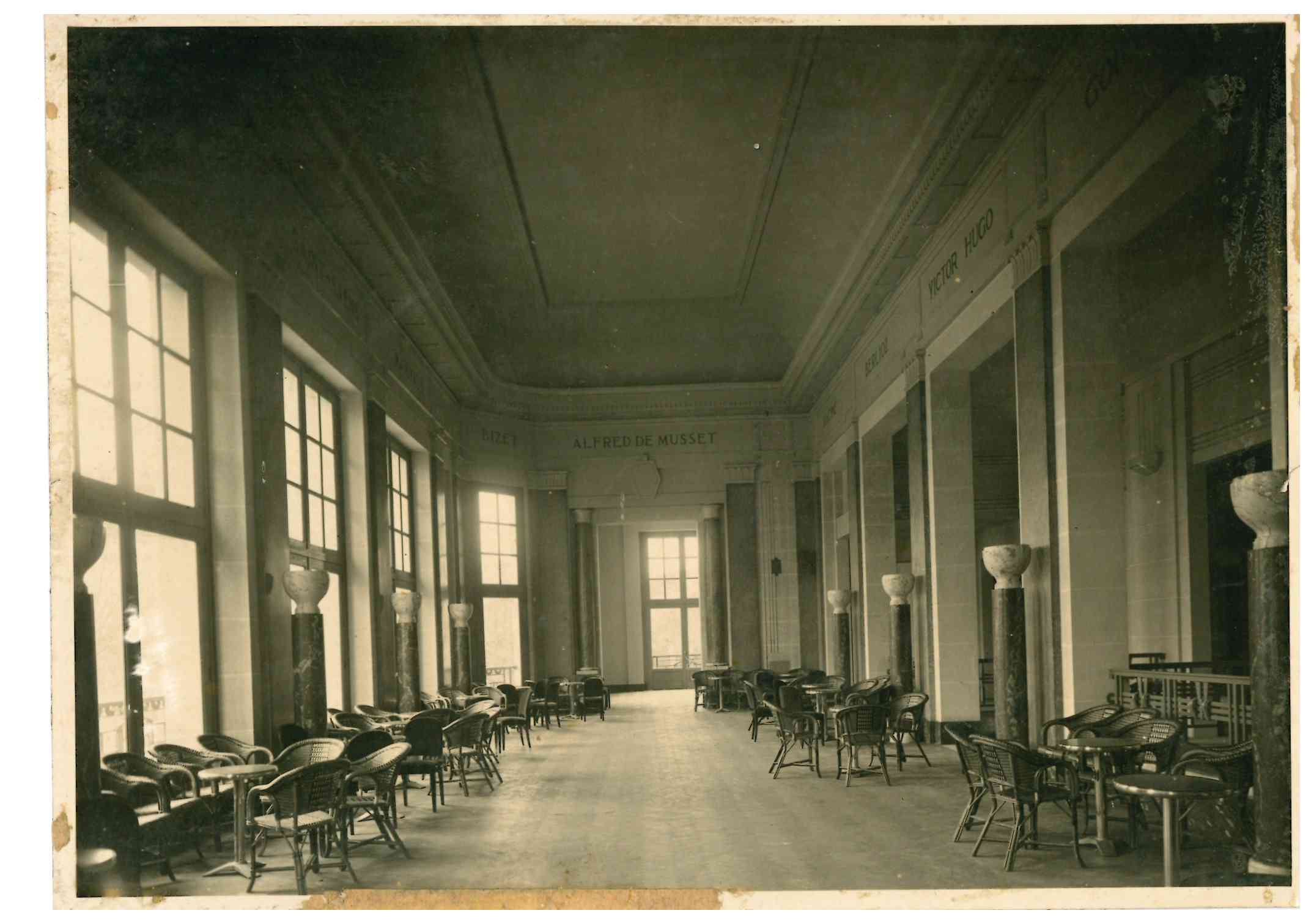 Le foyer du Théâtre Georges-Leygues Photographie d'archives du foyer du Théâtre Georges-Leygues